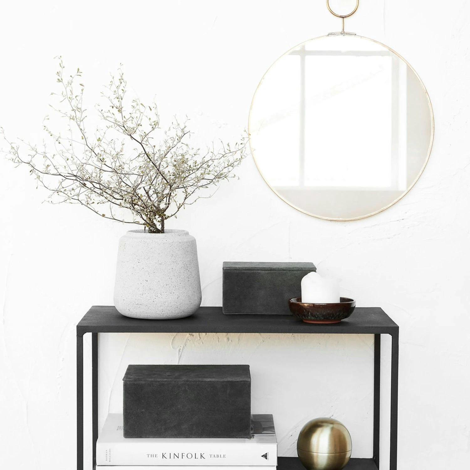 House Doctor The Loop Mirror Ø32cm, Brass 5 House Doctor The Loop Mirror Ø32cm, Brass - Image 3