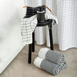 Mette Ditmer Grid Bath Towel 70x140 Cm, Black/Off-White -Meubel Verkoop mette ditmer grid handduk black off white 9