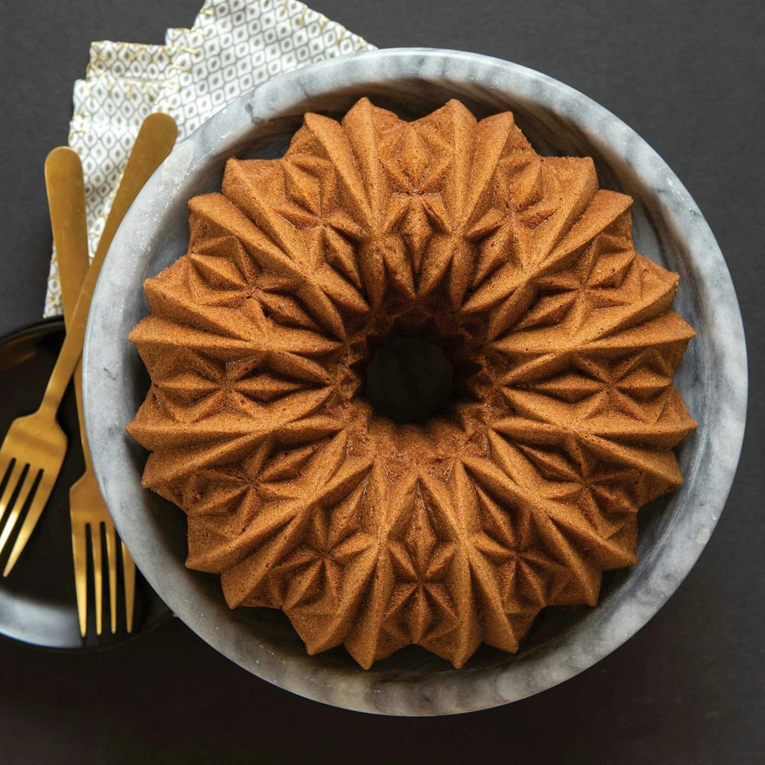 Nordic Ware Cut Crystal, Bundt Pan 5 Nordic Ware Cut Crystal, Bundt Pan - Image 3